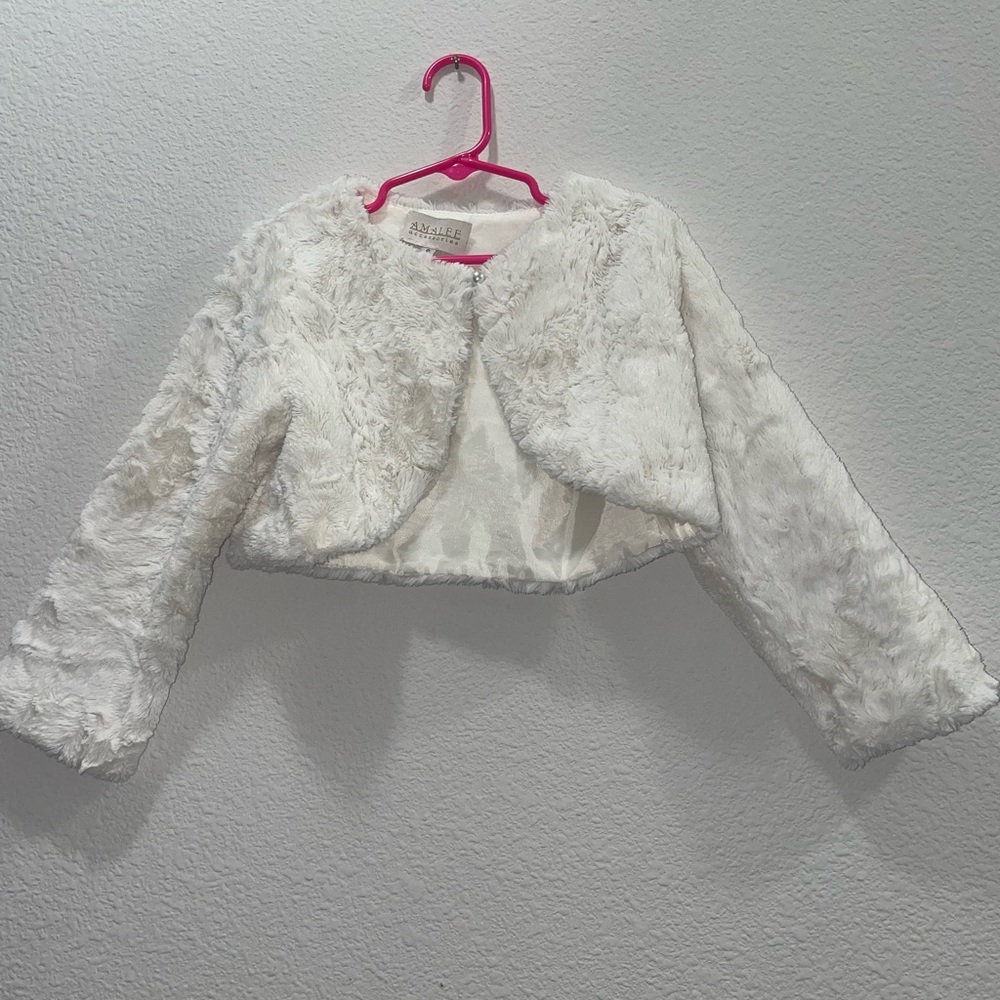 Elegant White Blazer Plush Faux Fur Design